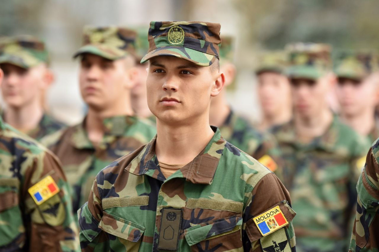 Circa 1.400 de tineri vor fi încorporați în serviciul militar în termen.