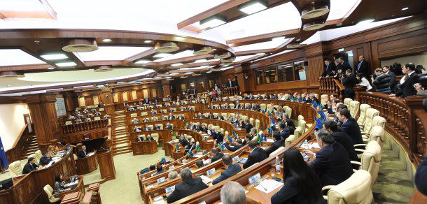 Moțiunea de cenzură a fost semnată de 42 de deputați. Foto: deschide.md