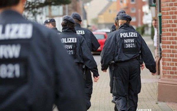 Poliția germană investighează o valiză suspectă în apropierea unei gări din Berlin. 