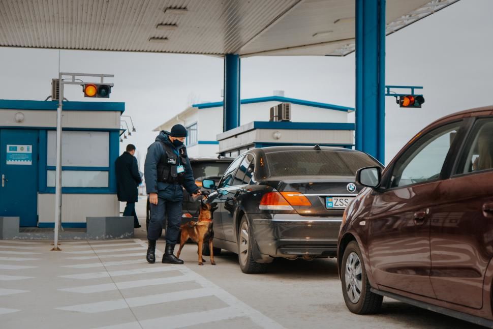 С сегодняшнего дня вступают в силу новые условия при въезде в страну.