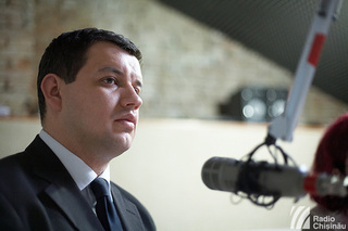 Preşedintele Comisiei pentru românii de pretutindeni din cadrul Camerei Deputaţilor din Bucureşti, Eugen Tomac, a solicitat modificarea Legii cetăţeniei române