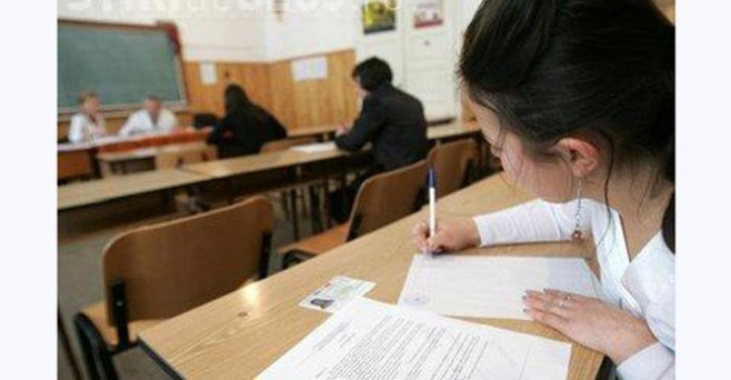Primii care vor trăi emoţiile examenelor vor fi absolvenţii din instituţiile cu predare în limba rusă