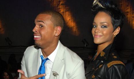  Tatăl lui Chris Brown se teme că relaţia fiului său cu Rihanna se va încheia tragic!