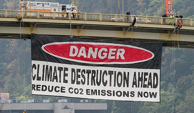 Un asemenea nivel al dioxidului de carbon, de peste 400 de părţi per milion, nu a mai fost înregistrat pe Terra de cel puţin 800.000 de ani, afirmă oamenii de ştiinţă. 