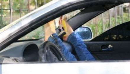 Și tânărul era sub influența drogurilor. Astfel că anchetatorii au reușit să-l audieze abia joi.