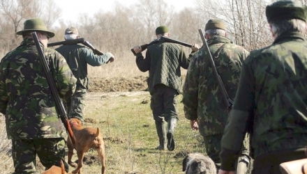 Printre cei care răspund astăzi la întrebările comisiei sunt 8 pădurari și 4 angajați ai poliției de frontieră, care au participat nemijlocit la vânătoarea din 23 decembrie.