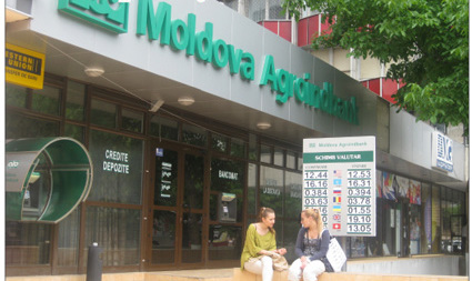 Шестеро владельцев трети акций Moldova-Agroindbank утверждают, что хотят назначить на пост председателя руководящего комитета MAIB другого человека по той причине, что нынешний руководитель Наталия Врабие находится в преклонном возрасте.