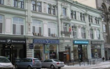 Ambasada Republicii Moldova este amplasată pe strada podul Kuznetsk, casa 7/5