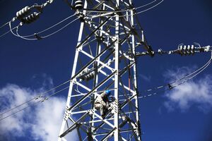 Preţul electricităţii va creşte cu aproximativ 9% pentru majoritatea consumatorilor, iar pentru consumatorii din agricultură, industrie şi comerţ cu până la 15%.