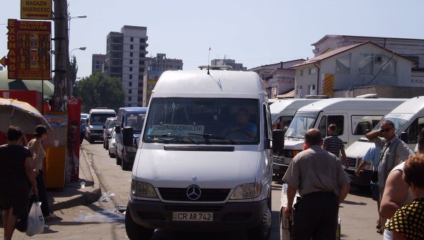 Безобразия творятся на привокзальной площади в центре столицы на отрезке улицы М.Варлаам между улицами Армянская и Бендерская.
