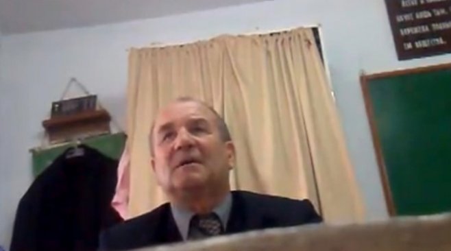 Требования к Виктору Кравченко были выдвинуты такие: 10 леев штрафа и публичное извинение перед русскоязычным населением Молдовы.