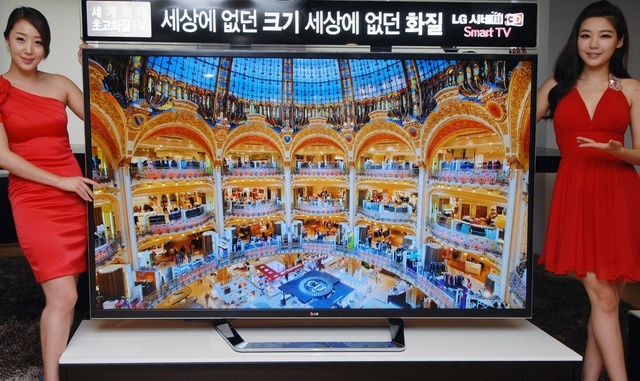 LCD TV-ul de 84" de la LG, cu rezoluţie 4K