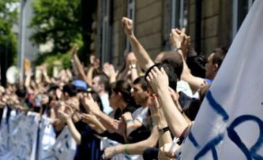 Reamintim ca, sindicaliştii spun că vor scoate la protest cel puţin 3000 de oameni în faţa sediului Legislativului
