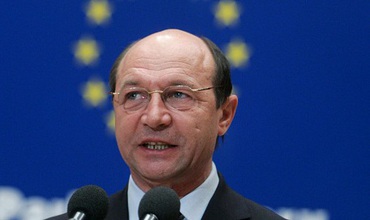 Băsescu, susţine că Republica Moldova are "obligaţia să lupte pentru fiecare palmă de pământ care îi aparţine", indiferent de aranjamentele administrative din fosta URSS. 