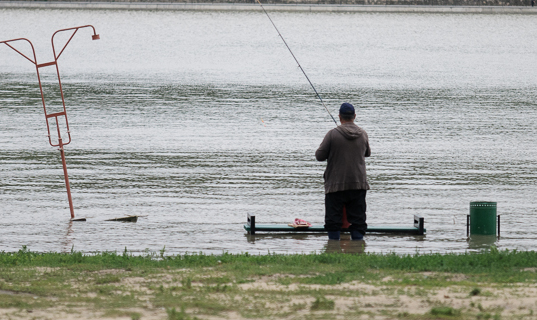 Municipalitatea Chişinău a interzis pescuitul în lacul din parcul „Valea Morilor”.
