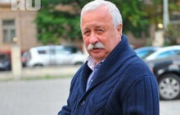 La începutul săptămânii trecute, prezentatorul tv, care acuza dureri în regiunea inimii şi stări apropiate de leşin, a fost internat în spital. 