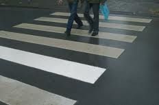În lipsa trecerii pentru pietoni pe această stradă rămân două pasaje subterane din preajmă, care reprezintă adevarate capcane pentru trecători. 