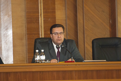  Reprezentanții partidelor din fosta Alianță pentru Integrare Europeană au refuzat să voteze pentru includerea pe ordinea de zi a proiectului PCRM .