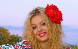 Pentru a fi mereu în formă, după o zi productivă, cântăreaţa merge la sala de forţă şi ia ore de dans.
