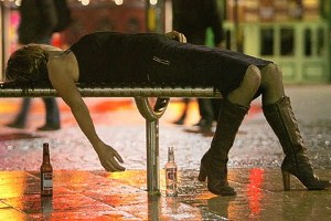 Potrivit studiului, adolescenţele din Marea Britanie sunt cele mai mari consumatoare de alcool din Europa.
