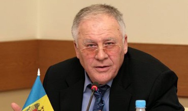 Дмитрий Дьяков отметил, что в начале 2000 годов ДПМ была в ситуации ПКРМ, а коммунисты выуживали  у них людей. 