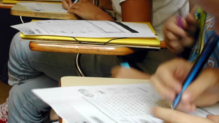  Unui elev de la centrul de BAC «Spiru Haret» i-a fost anulată lucrarea după ce i-a sunat telefonul în timpul examenul la limba română.