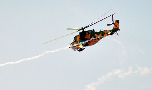 Un elicopter militar sirian a lansat rachete, miercuri, spre un sat libanez situat în apropierea frontierei comune.
