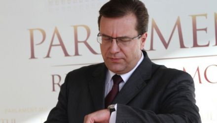 „Trebuie să lăsăm oamenii să se manifeste. Doar acțiunile lor trebuie să fie la baza opiniei despre ei”, a adăugat speakerul.