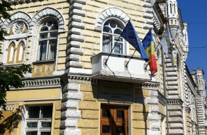 Жители страны считают, что правительство, парламент, президентура и судебная система работают неэффективно. Фото: patriotmd.info