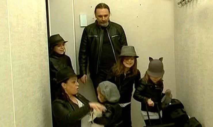 Шесть членов семьи покидают Республику Молдова. Переезжают в Нидерланды.