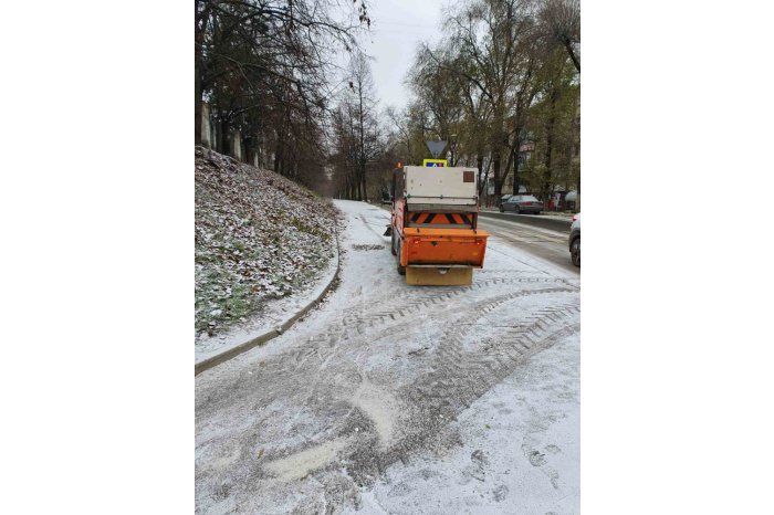 Дорожное движение в столице перешло на зимние условия.