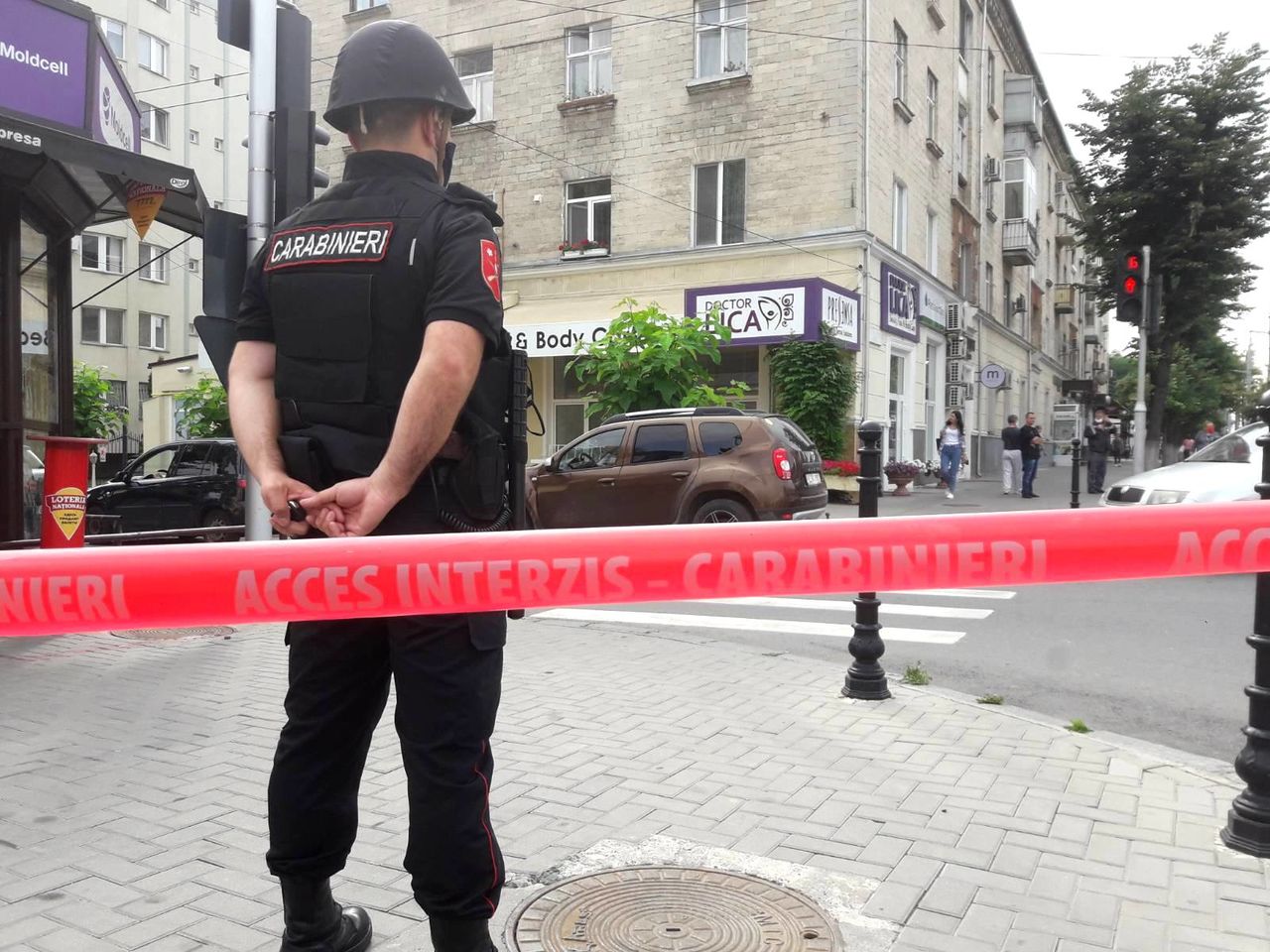 Более 2400 карабинеров ежедневно боролись с распространением COVID.