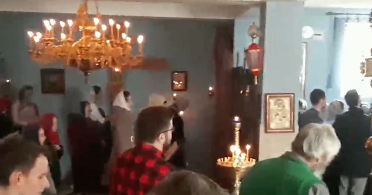 Священник столичной церкви заплатит штраф за нарушение масочного режима в храме.