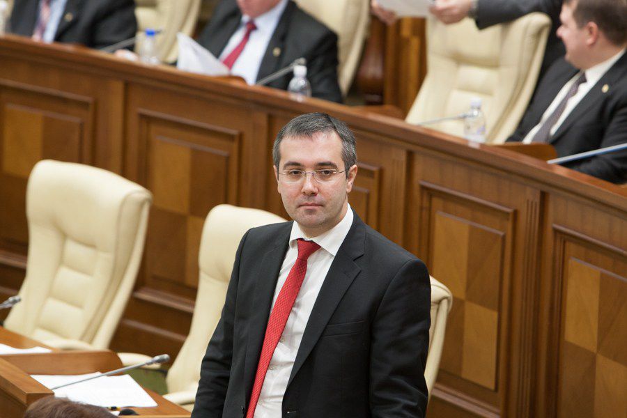 Deputatul Sergiu Sârbu consideră că promovarea femeilor în politică duce la modernizarea clasei politice.