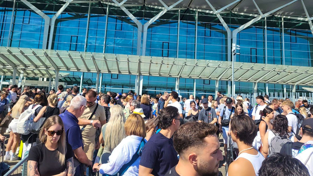 Во Франции эвакуировали Евроаэропорт из-за сообщения о возможном минировании.