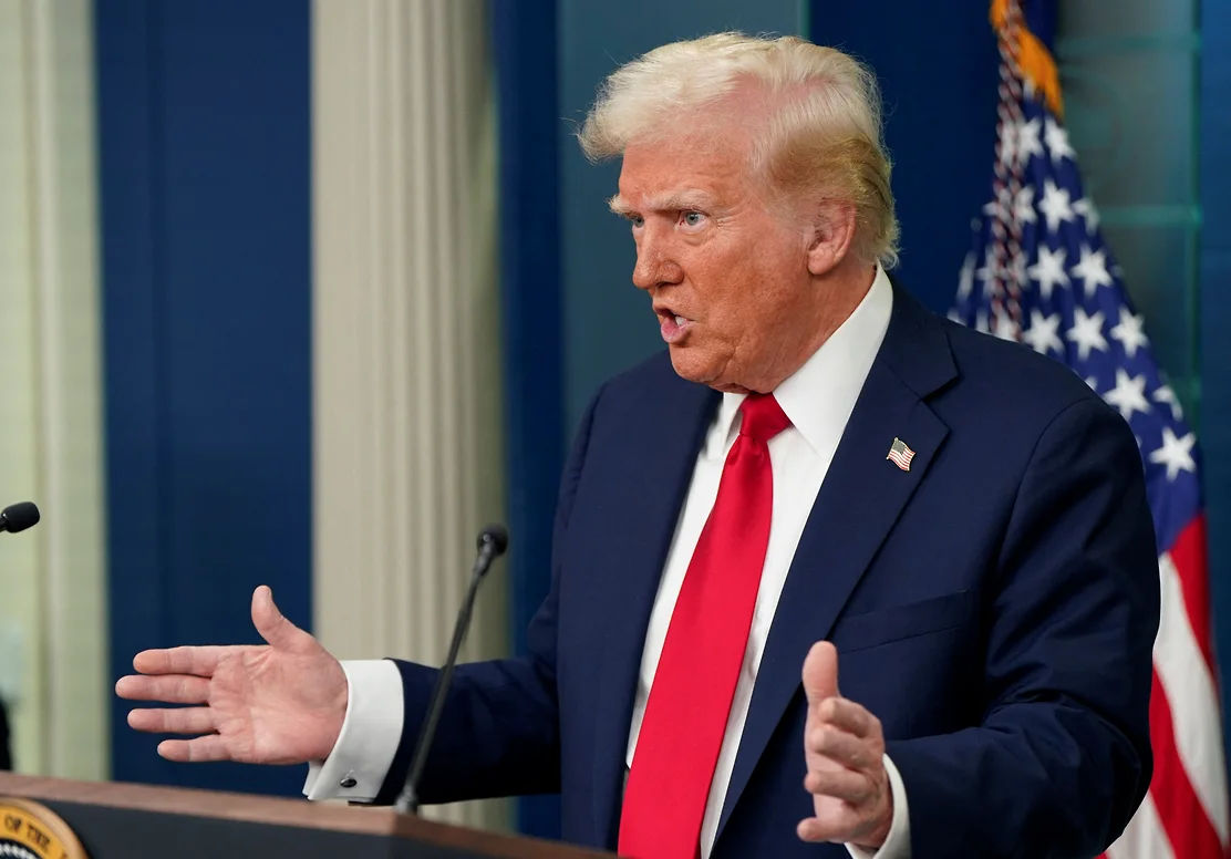 Trump confirmă planurile de a impune taxe de 25% asupra produselor provenite din Canada și Mexic.