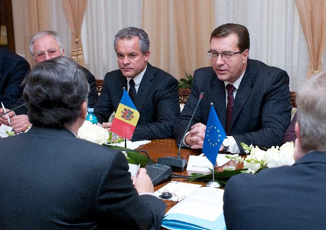 Партия Мариана Лупу - Владимира Плахотнюка с 2010 года шантажировала коллег своим выходом из правящей коалиции.