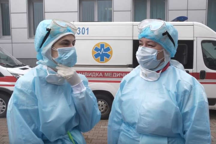 На Украине число заболевших COVID-19 медиков приблизилось к тысяче.