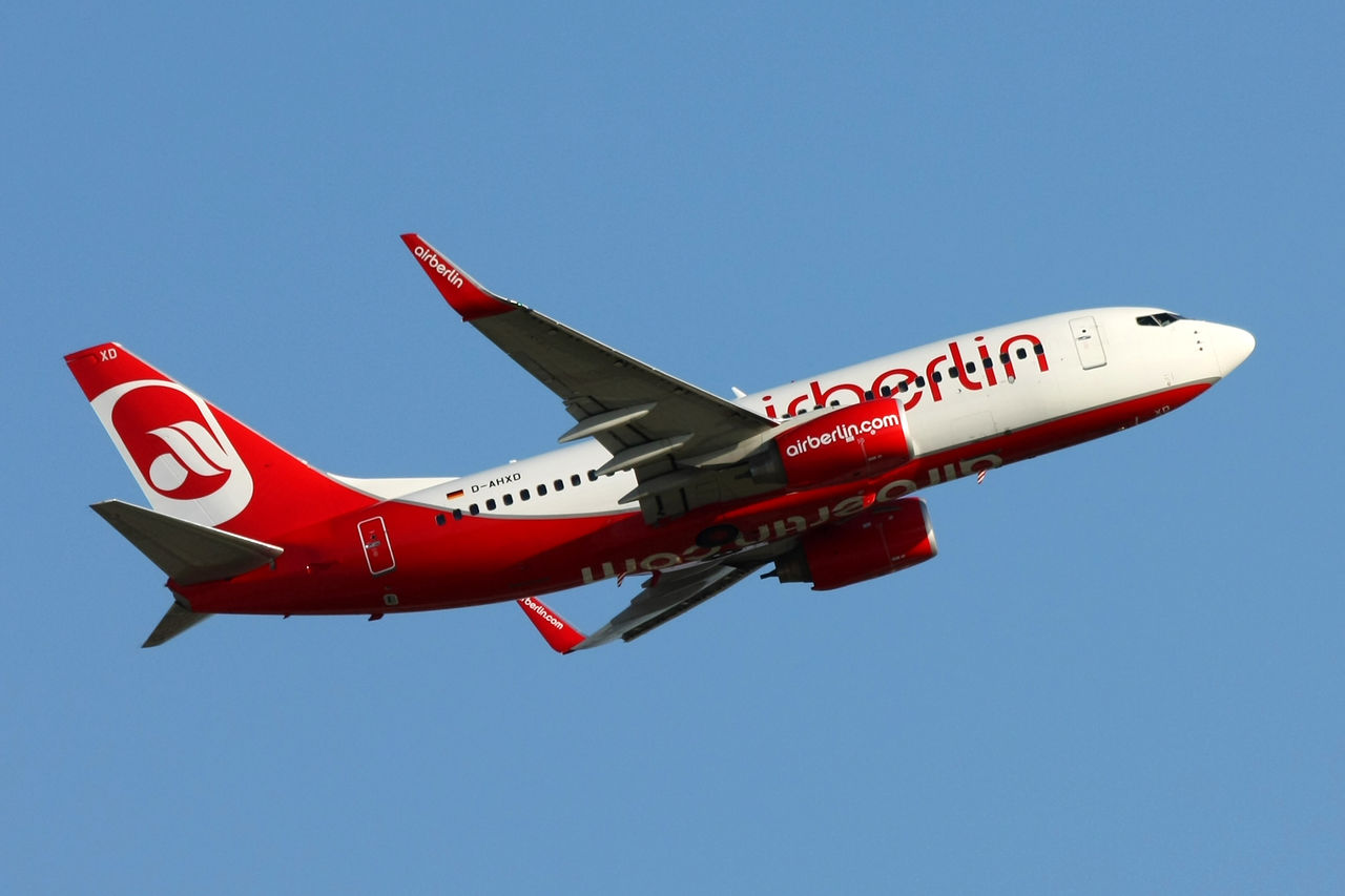 Air Berlin из-за банкротства планирует уволить почти 1.5 тысячи сотрудников.