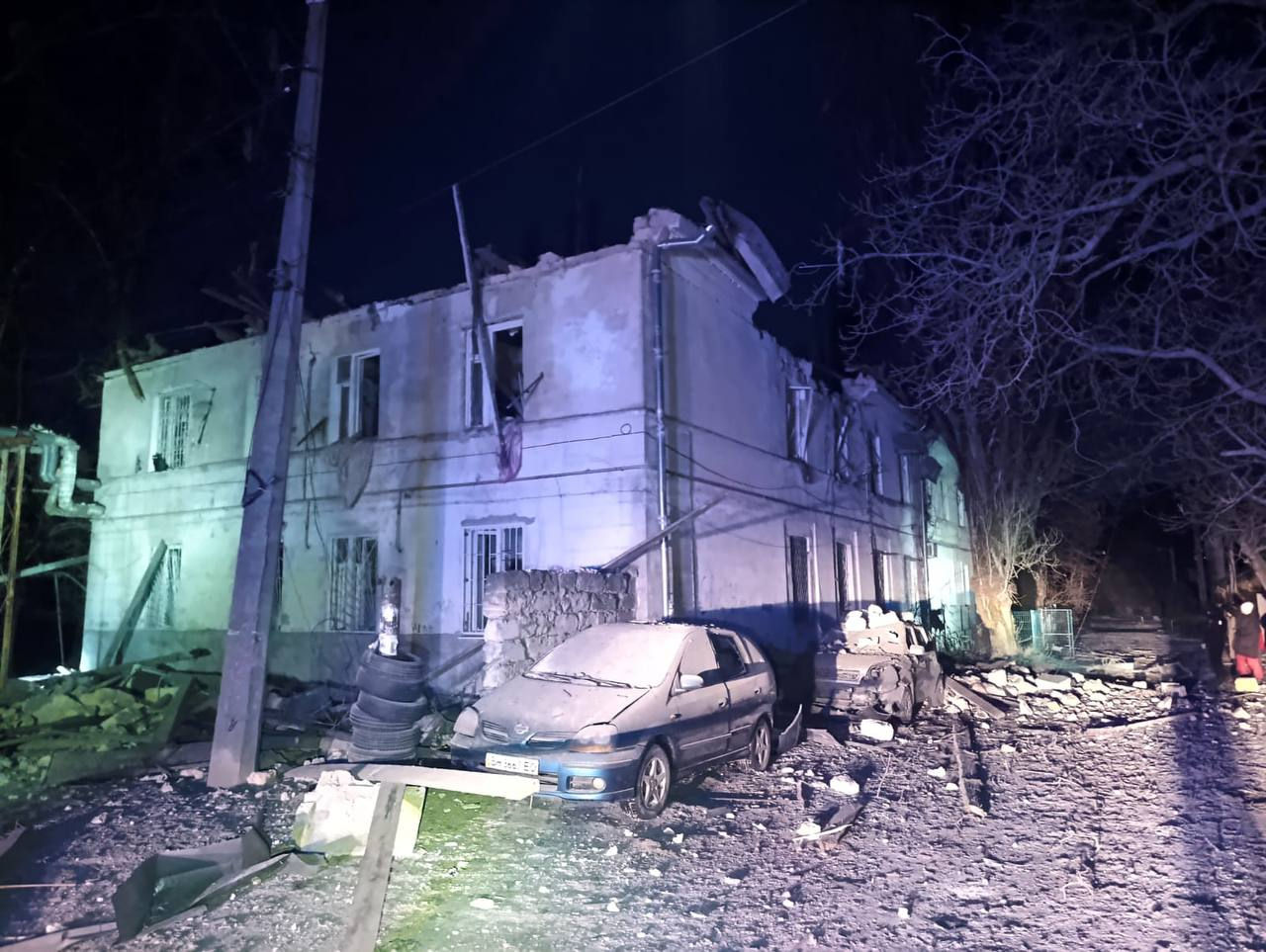 Clădiri rezidențiale și un obiectiv industrial, avariate la Odesa în urma unui atac rusesc.