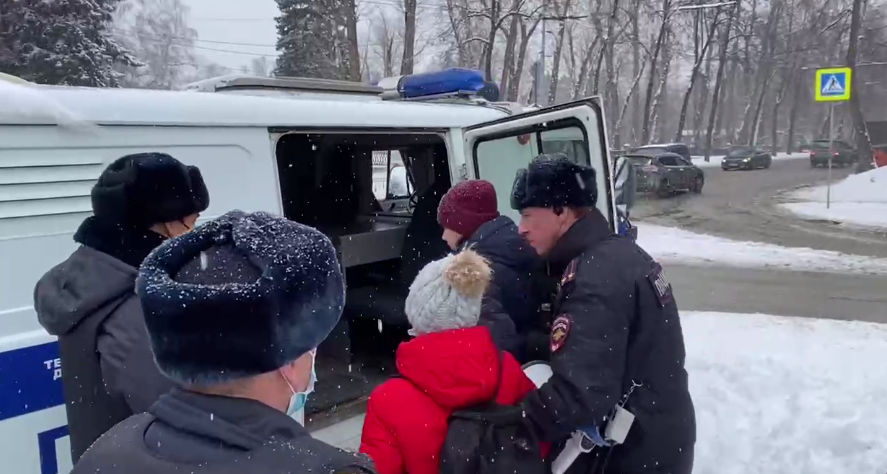 В российских городах проходят антивоенные акции.