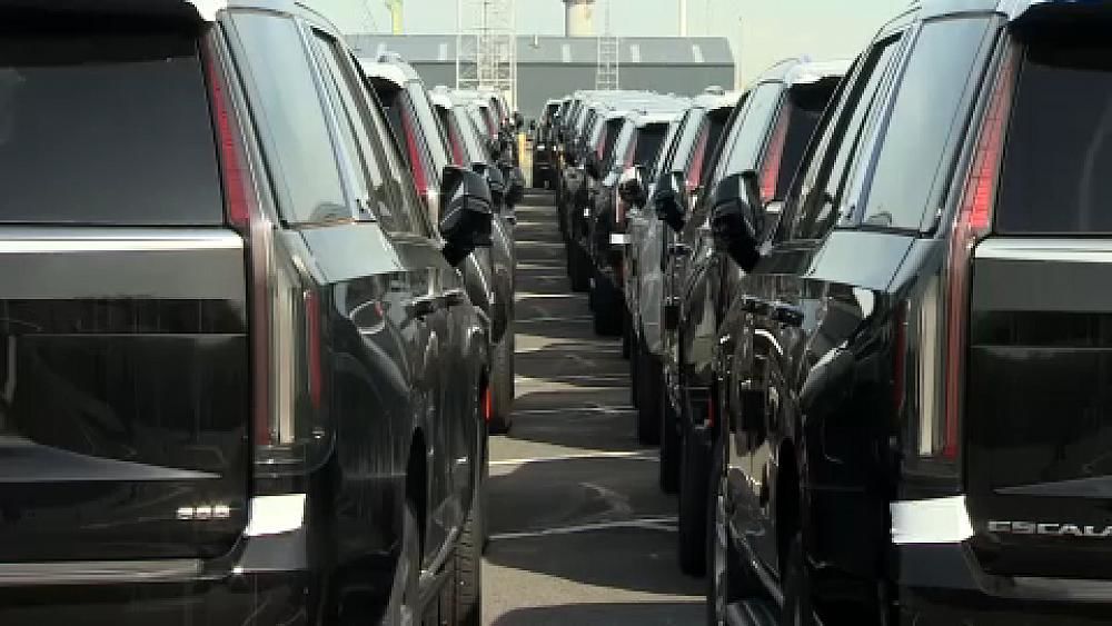 В Зебрюгге застряли роскошные автомобили для России.
