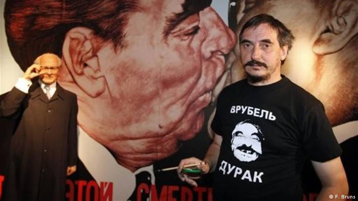 Умер автор граффити на Берлинской стене Дмитрий Врубель.