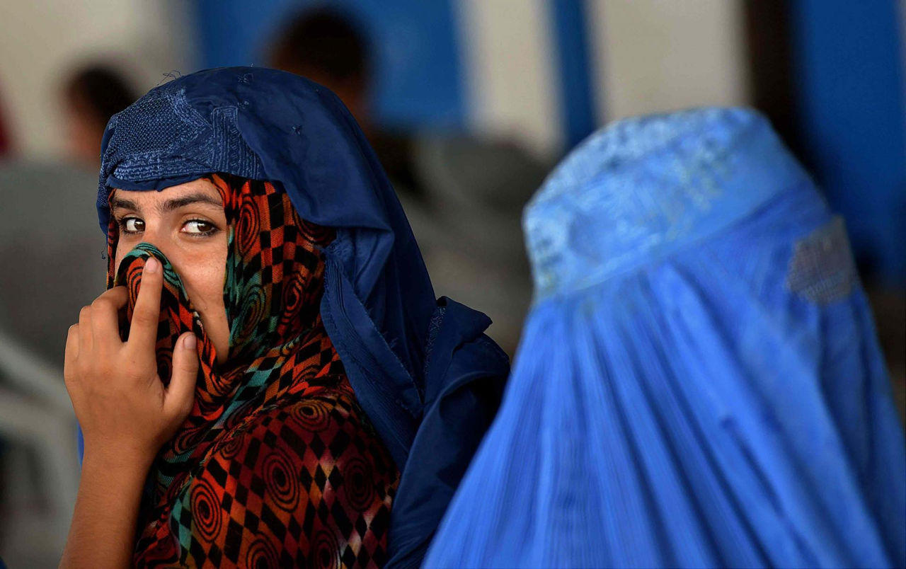 Elveția va interzice de a purta burka în public începând cu 1 ianuarie.