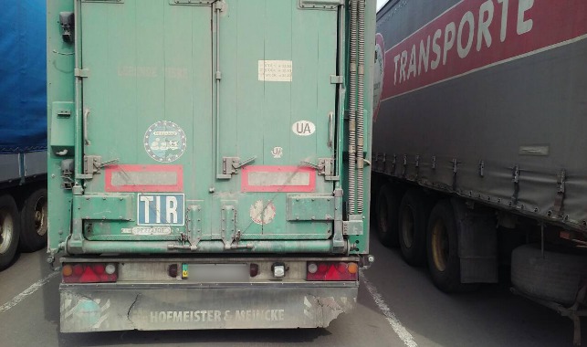 Moldoveanul a ajuns la o înțelegere cu un șofer de camion, cetățean ucrainean, ca cel din urmă să-i treacă partea de bunuri neadmisă la controlul de frontieră.