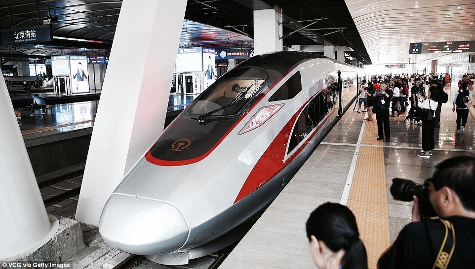 Prototipul unui tren de mare viteză, testat în China