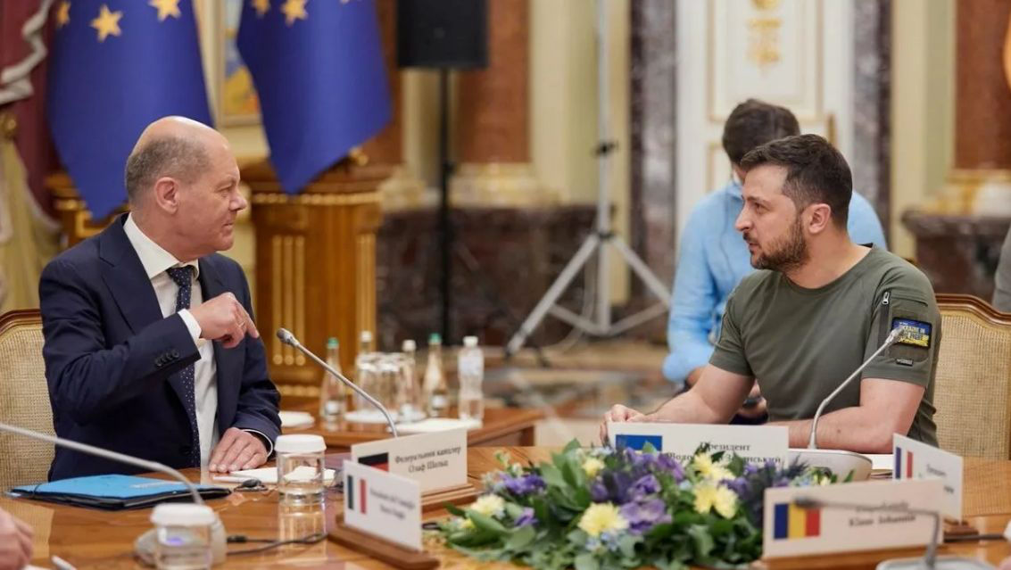 Зеленский - Шольцу: "Цайтенвенде" в 2023 году мы должны завершить победой.