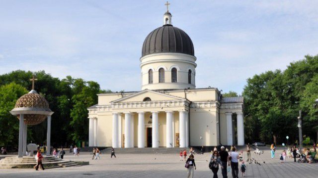 Mai mulţi tineri din Capitală au mers în excursie prin oraş. Foto: romaniarentacar.eu