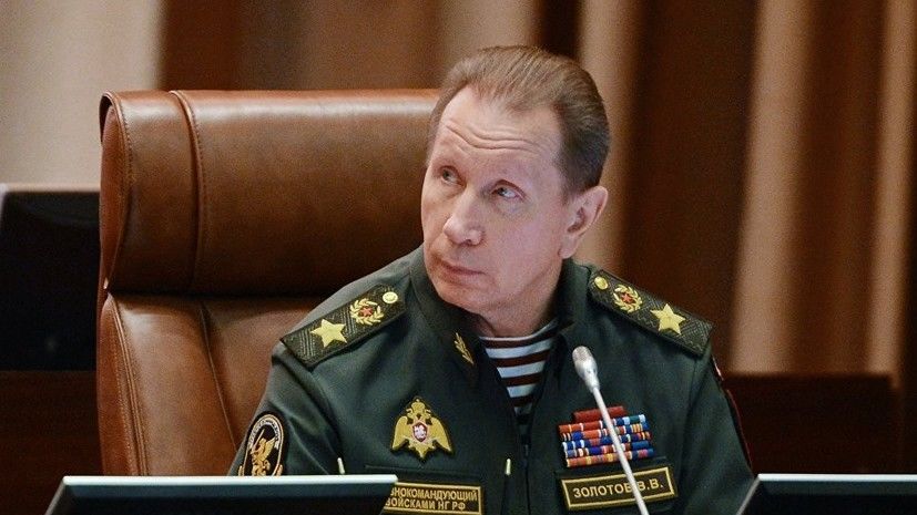 Глава Росгвардии Виктор Золотов пообещал ответить на предложение оппозиционера Алексея Навального о дебатах, но позднее.