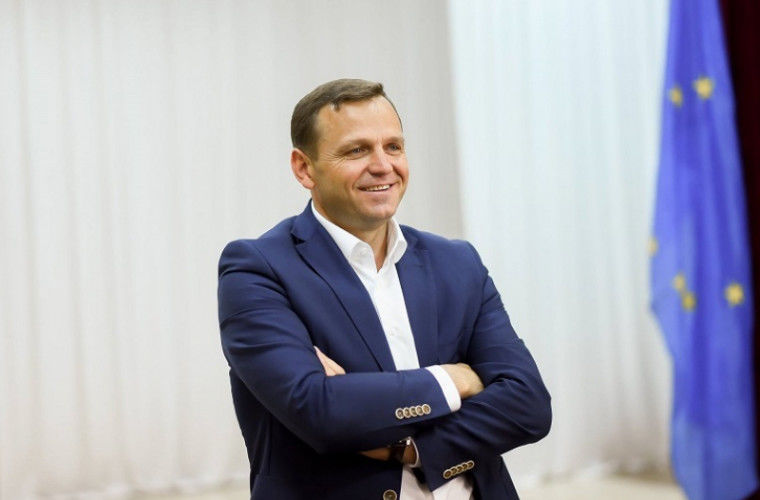 Нынешний министр внутренних дел Андрей Нэстасе подал в отставку с должности депутата парламента.